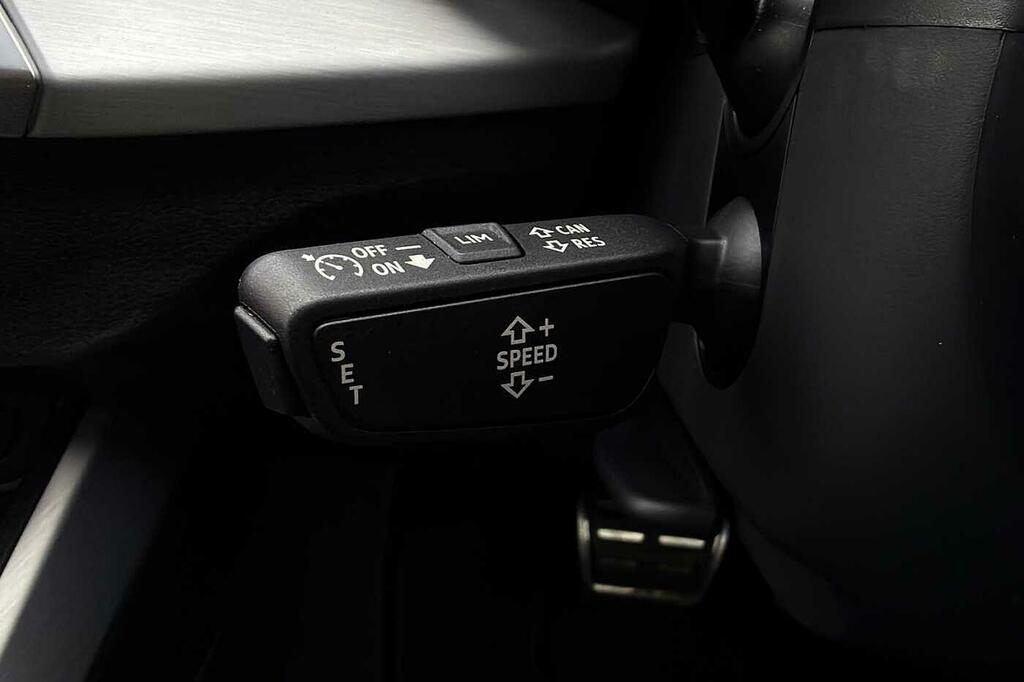 Audi Q2 30 Tfsi Sport Black #33