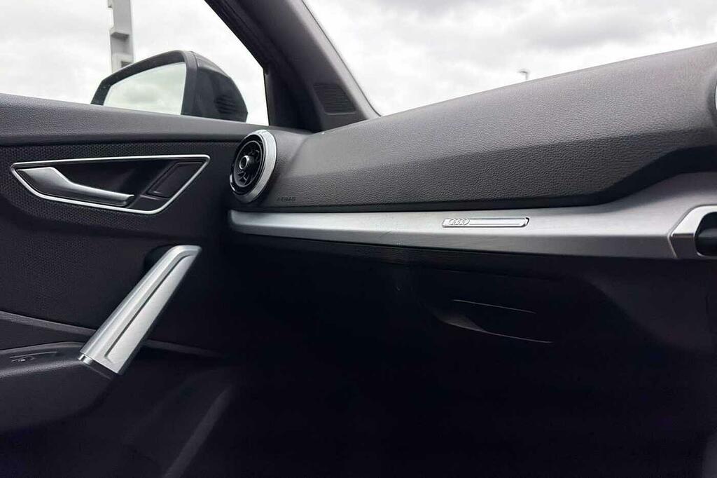 Audi Q2 30 Tfsi Sport Black #37