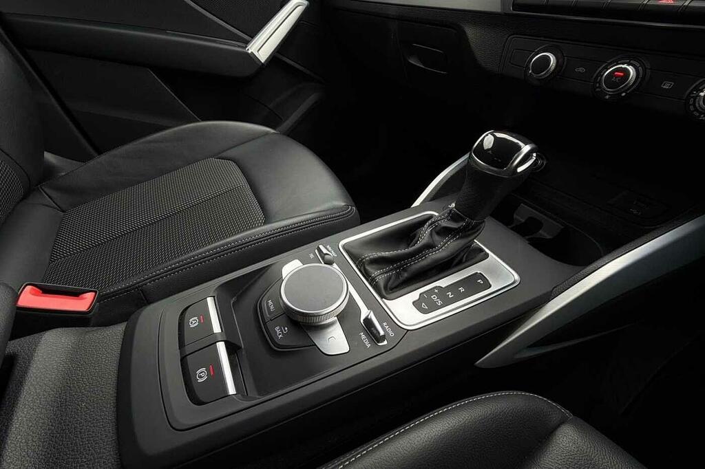 Audi Q2 30 Tfsi Sport Black #8