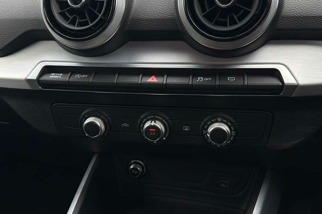 Audi Q2 30 Tfsi Sport Black #30