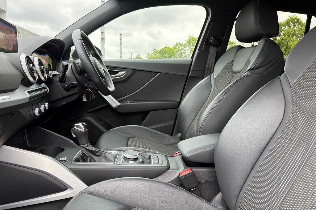 Audi Q2 30 Tfsi Sport Black #10