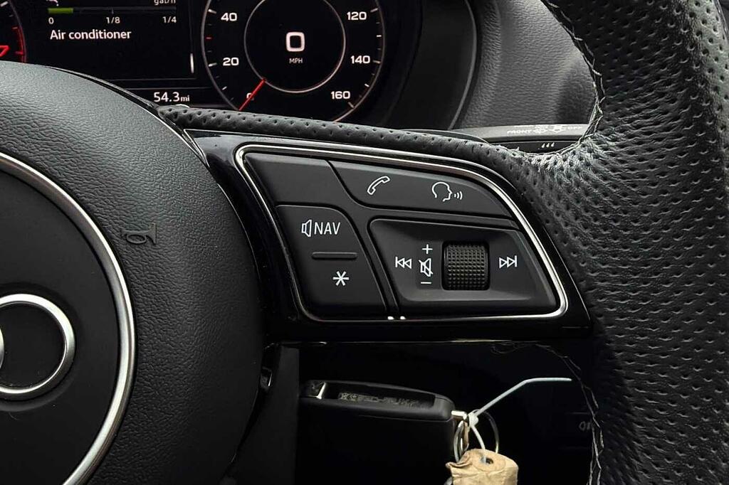 Audi Q2 30 Tfsi Sport Black #32
