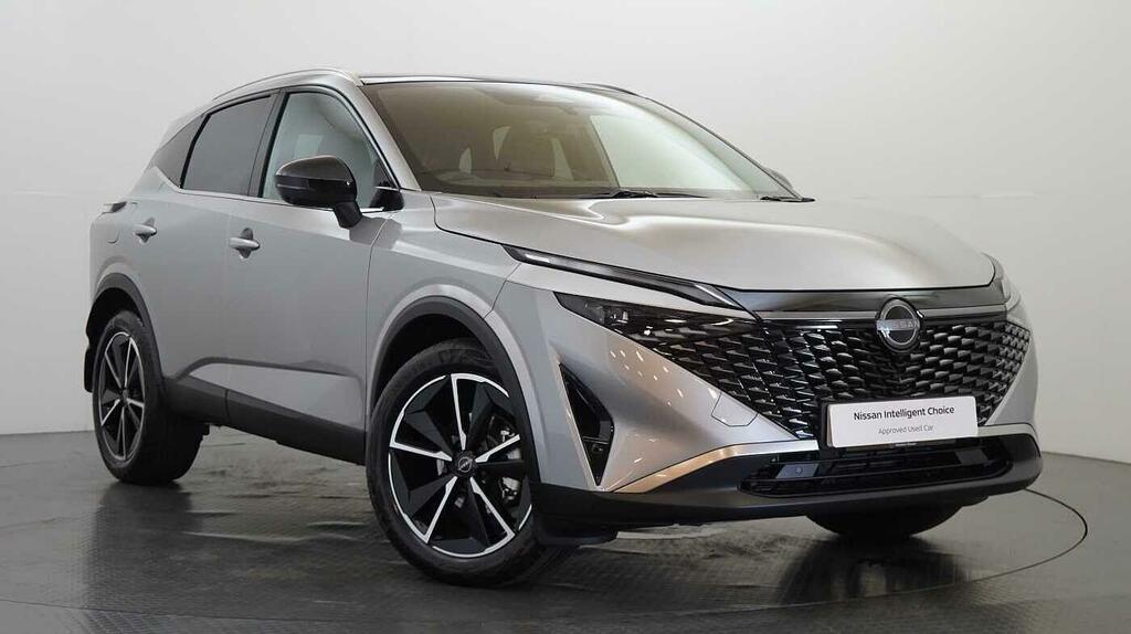 Nissan Qashqai 1.3 Dig-t Mh 140 Tekna With Panoramic Glass Roof A Silver