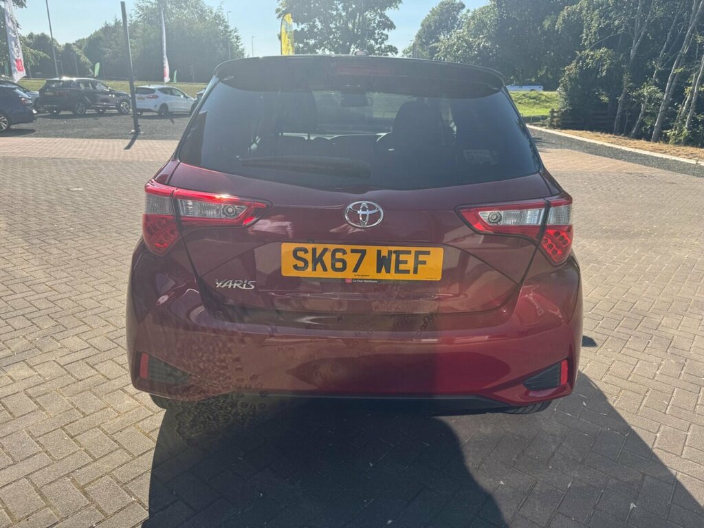 Toyota Yaris 1.5 Vvt-i Blue Bi-tone Euro 6 Red #5