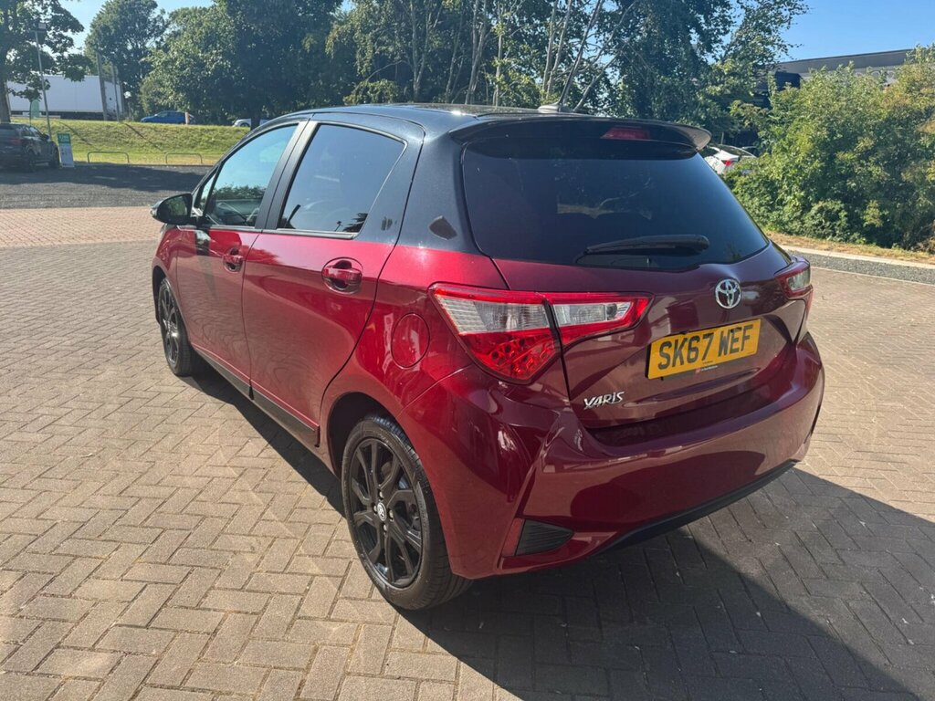 Toyota Yaris 1.5 Vvt-i Blue Bi-tone Euro 6 Red #3