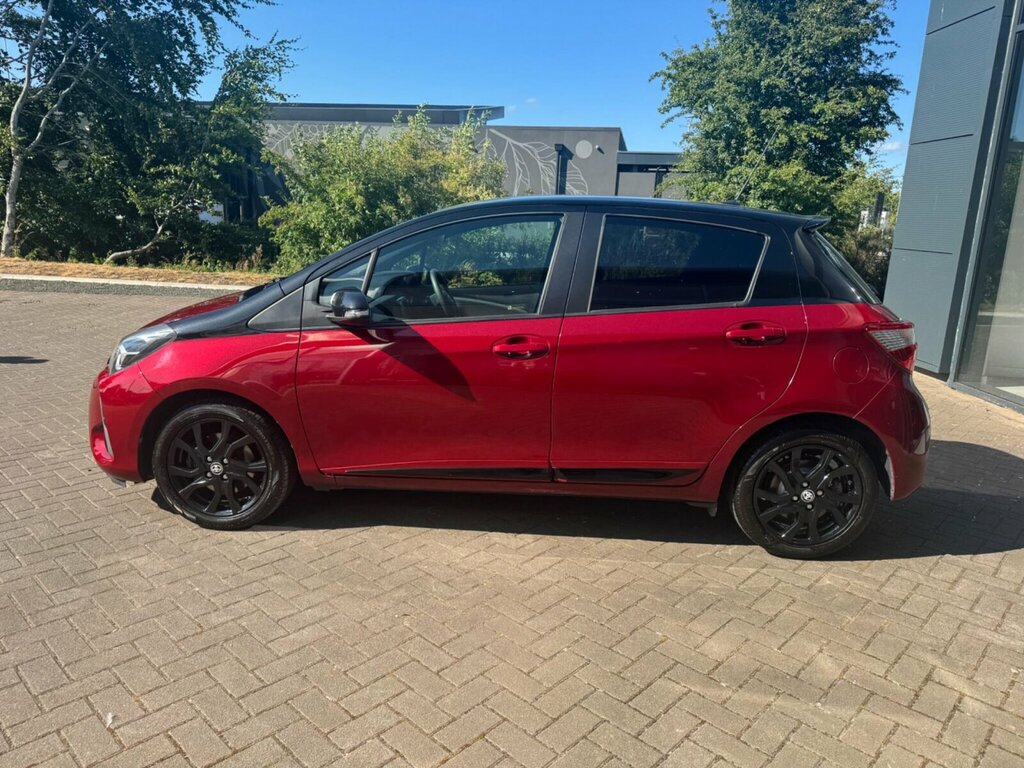 Toyota Yaris 1.5 Vvt-i Blue Bi-tone Euro 6 Red #4