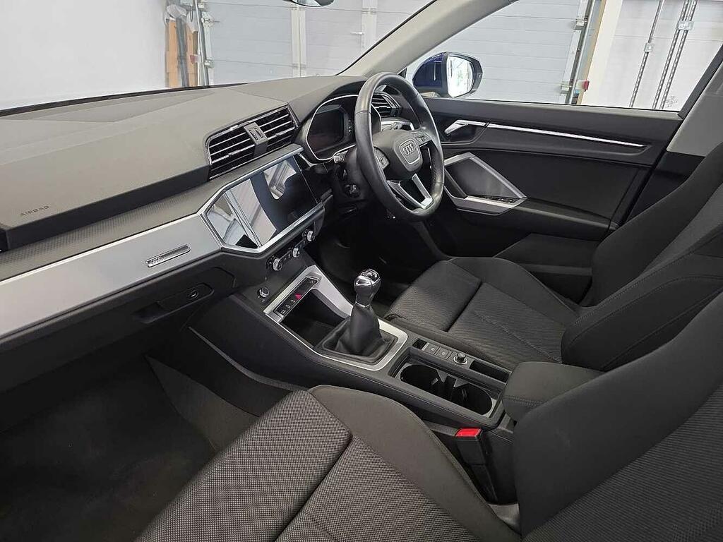 Audi Q3 Sport 35 Tfsi 150 Ps 6-Speed Blue #2