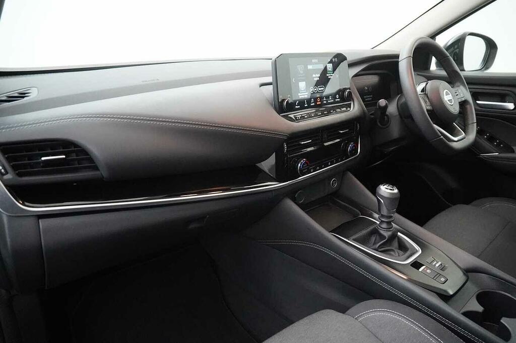 Nissan Qashqai 1.3 Dig-t Mh 140 N-connecta With Glass Roof Sat Black #2