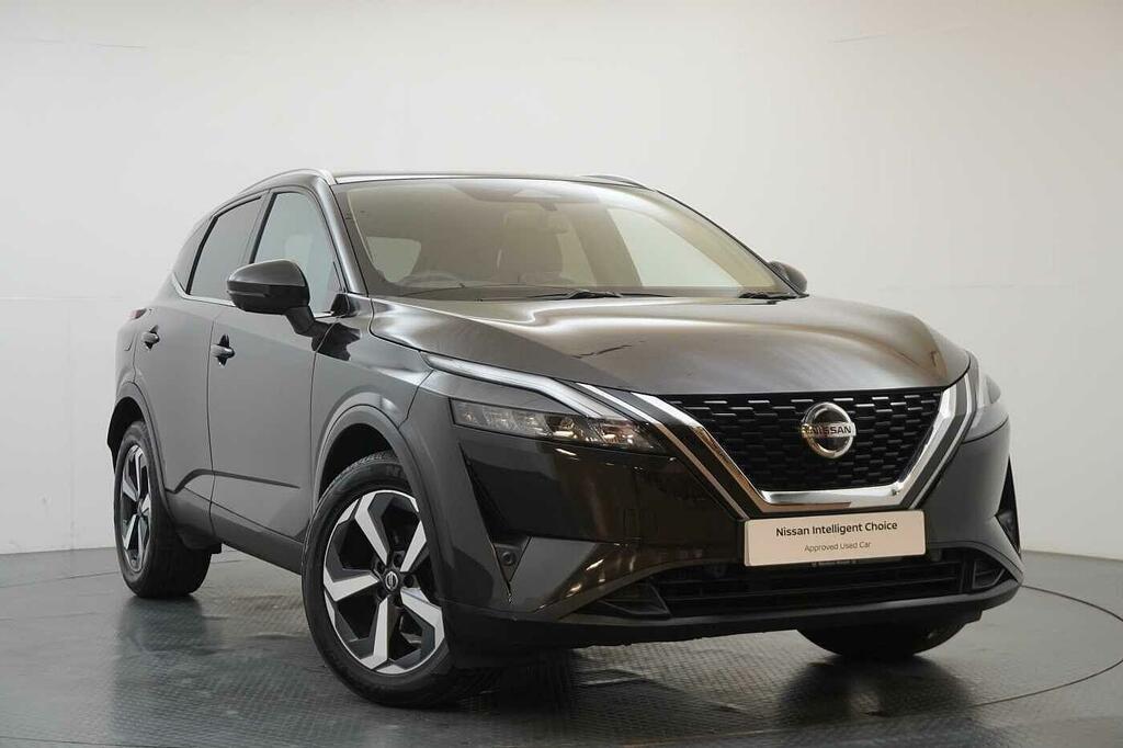 Nissan Qashqai 1.3 Dig-t Mh 140 N-connecta With Glass Roof Sat Black