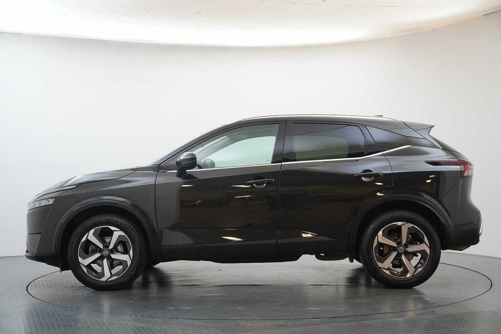 Nissan Qashqai 1.3 Dig-t Mh 140 N-connecta With Glass Roof Sat Black #5