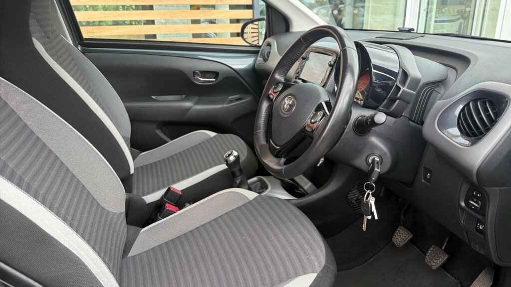 Toyota Aygo Hatchback White #10