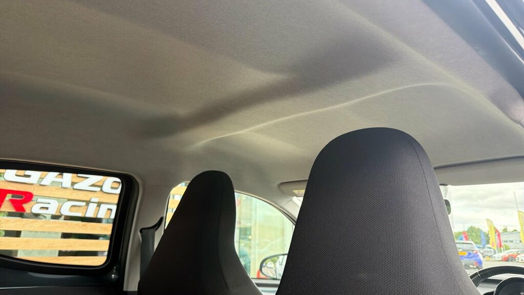 Toyota Aygo Hatchback White #35