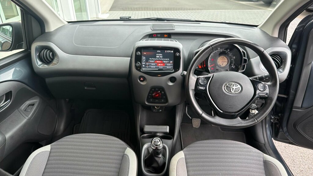 Toyota Aygo Hatchback White #9