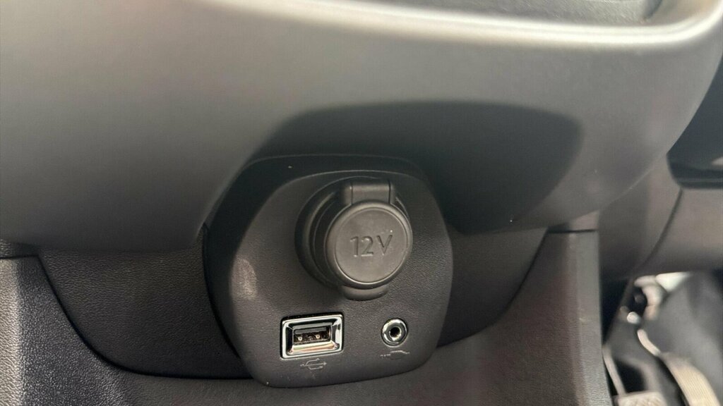 Toyota Aygo Hatchback White #19