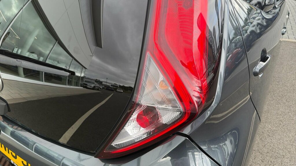 Toyota Aygo Hatchback White #36