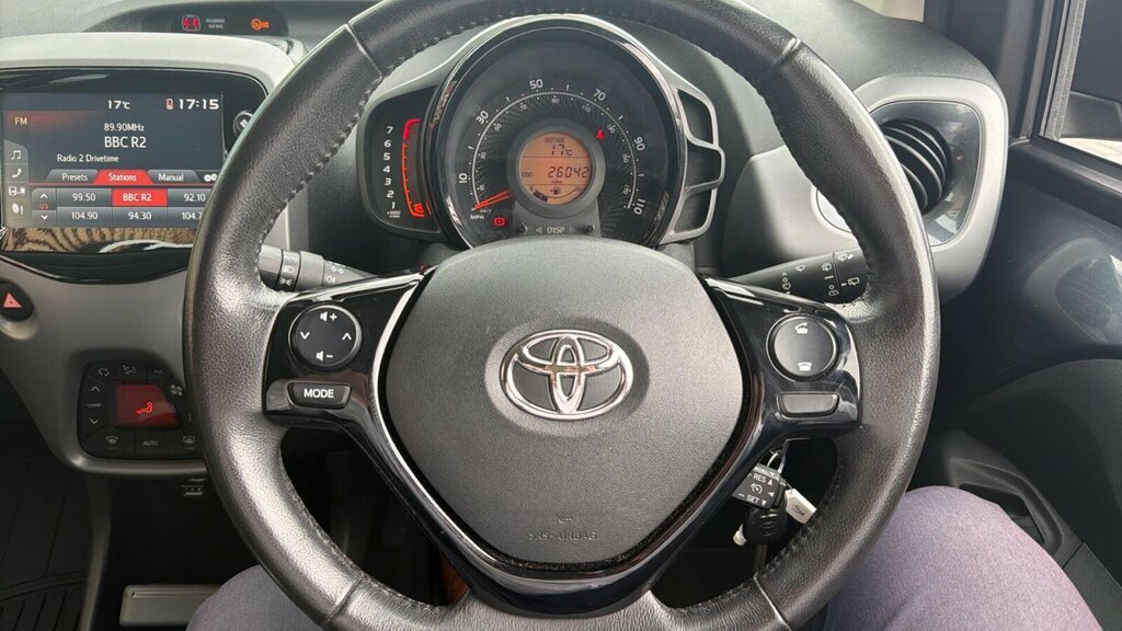 Toyota Aygo Hatchback White #30