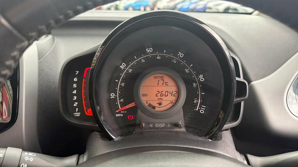 Toyota Aygo Hatchback White #27