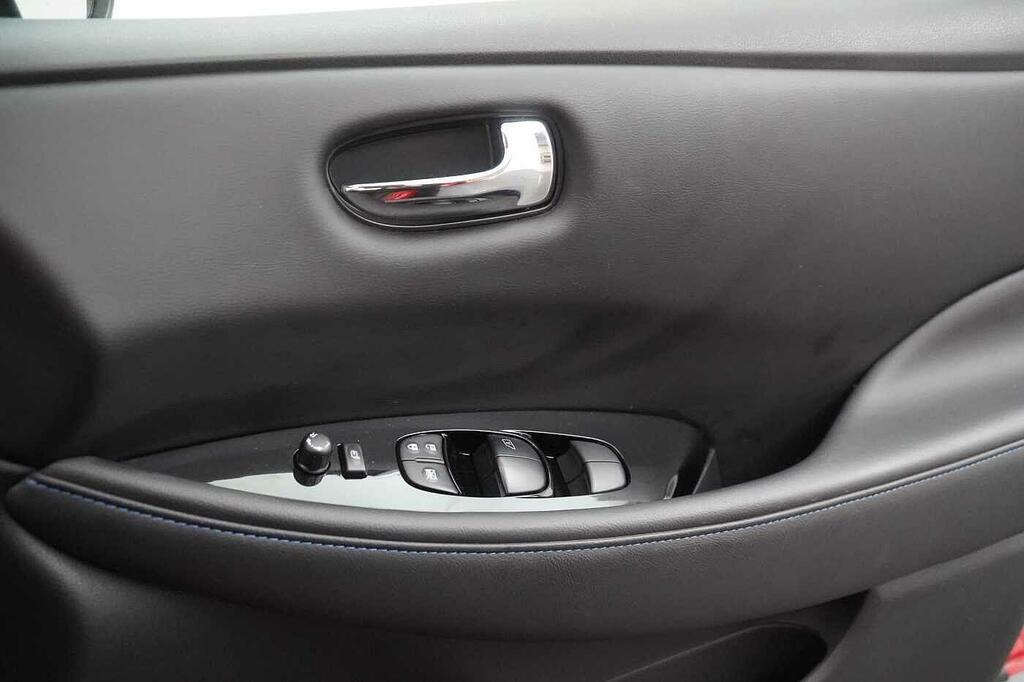 Nissan Leaf 110Kw N-connecta 40Kwh Black #36