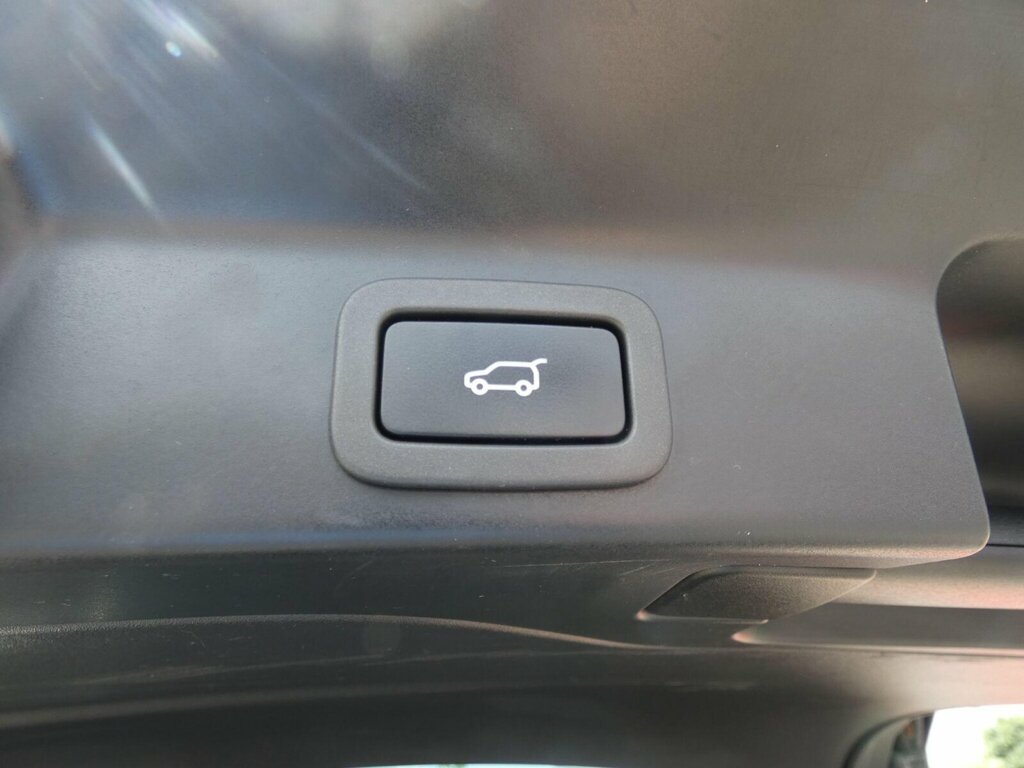 Jaguar F-Pace Estate Special Edi 2.0D 240 Chequered Flag A Black #23