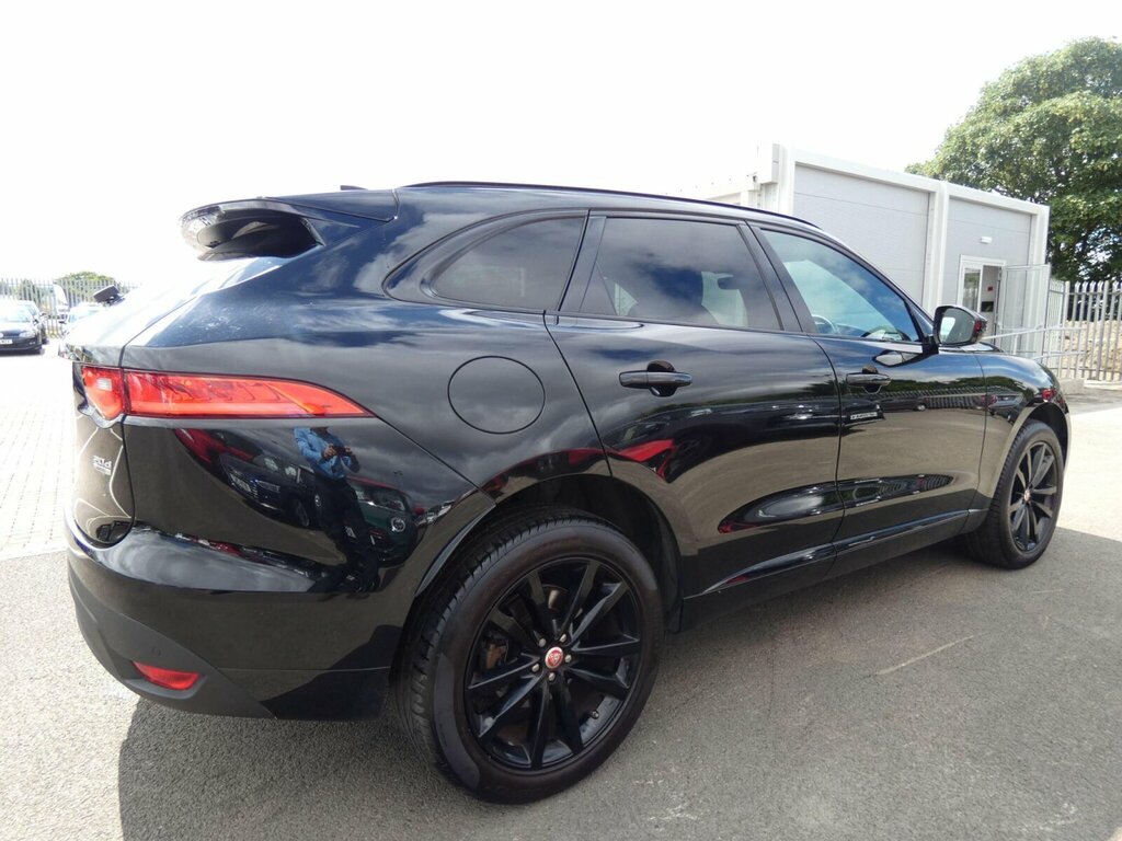 Jaguar F-Pace Estate Special Edi 2.0D 240 Chequered Flag A Black #12