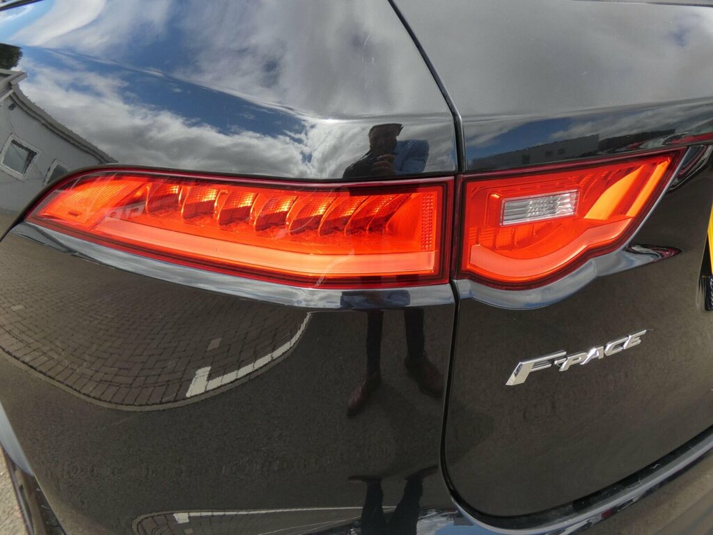 Jaguar F-Pace Estate Special Edi 2.0D 240 Chequered Flag A Black #45