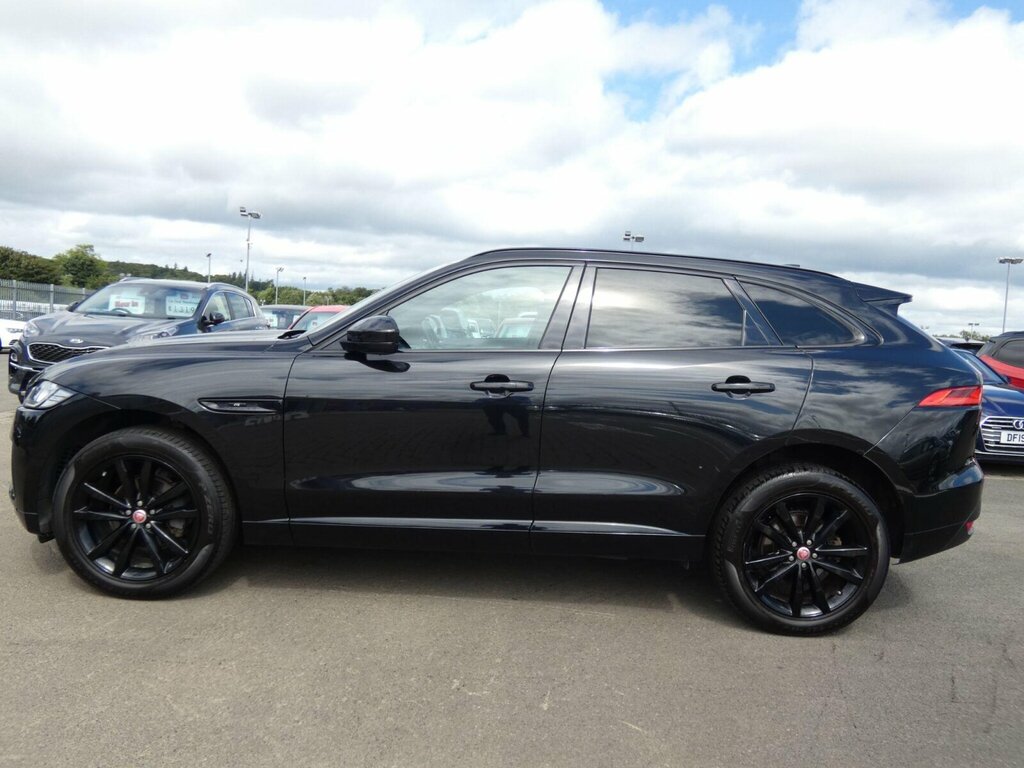 Jaguar F-Pace Estate Special Edi 2.0D 240 Chequered Flag A Black #9