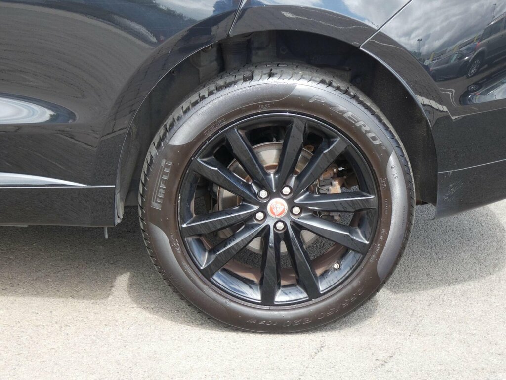 Jaguar F-Pace Estate Special Edi 2.0D 240 Chequered Flag A Black #34