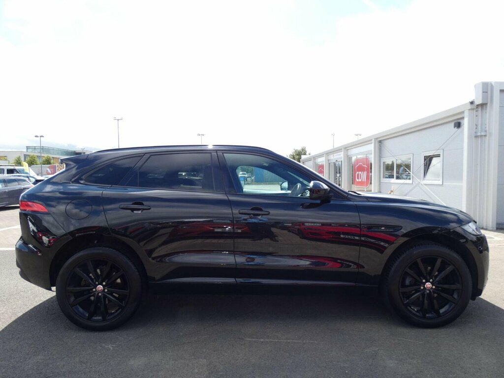 Jaguar F-Pace Estate Special Edi 2.0D 240 Chequered Flag A Black #11