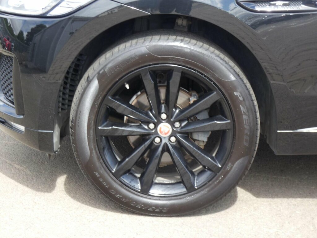 Jaguar F-Pace Estate Special Edi 2.0D 240 Chequered Flag A Black #33