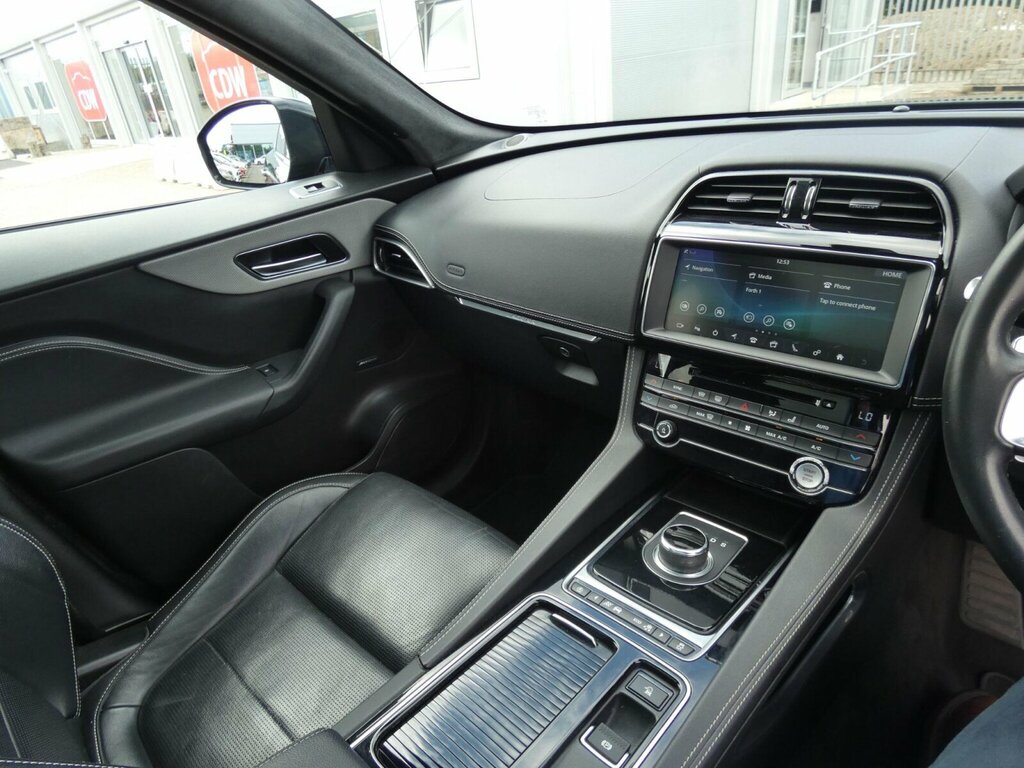 Jaguar F-Pace Estate Special Edi 2.0D 240 Chequered Flag A Black #17
