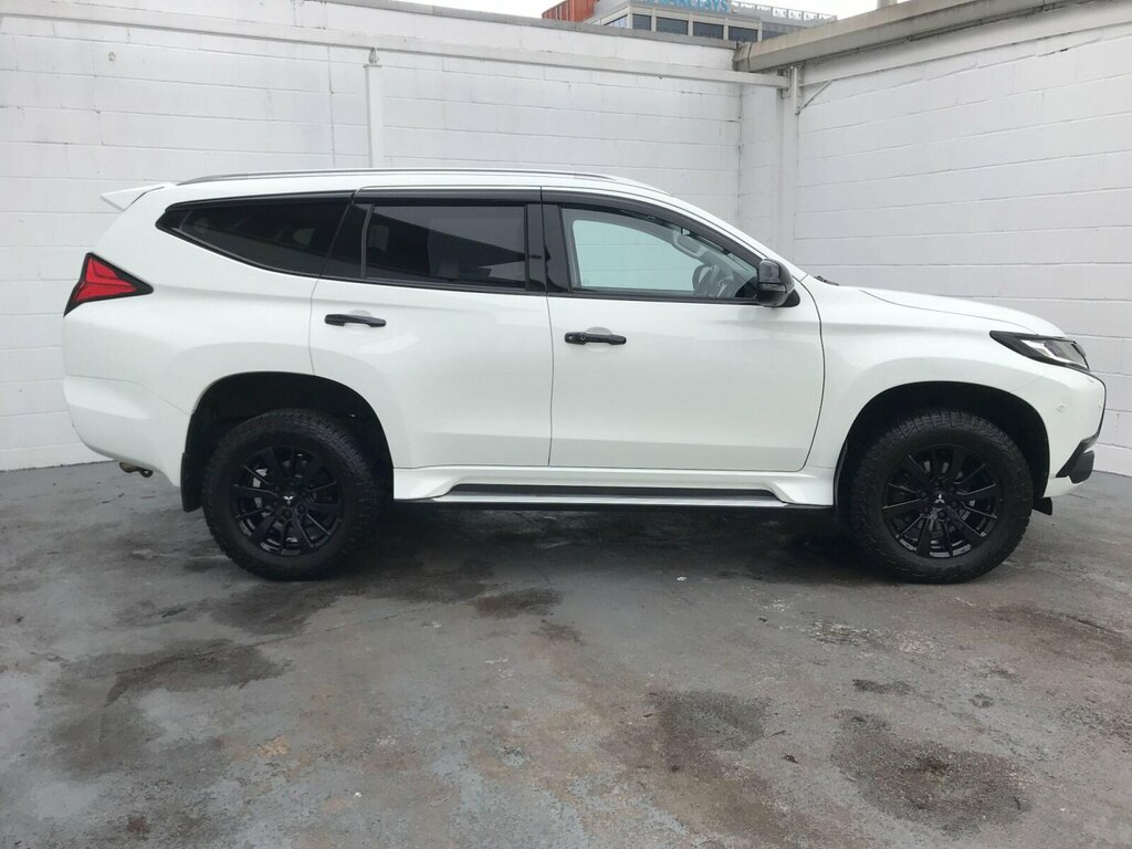 Mitsubishi Shogun Sport D 3 Brown #11