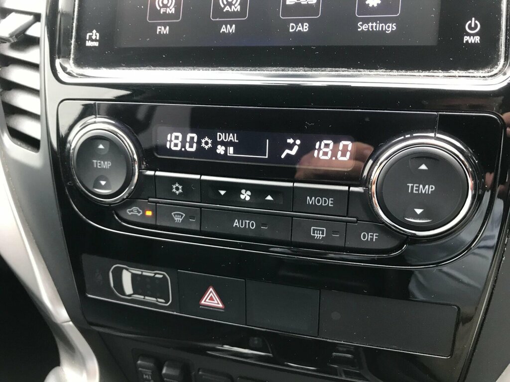 Mitsubishi Shogun Sport D 3 Brown #25