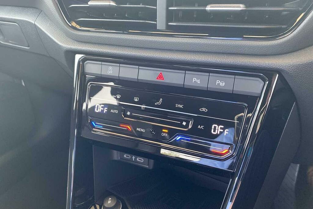 Volkswagen T-Roc R-line Black #16