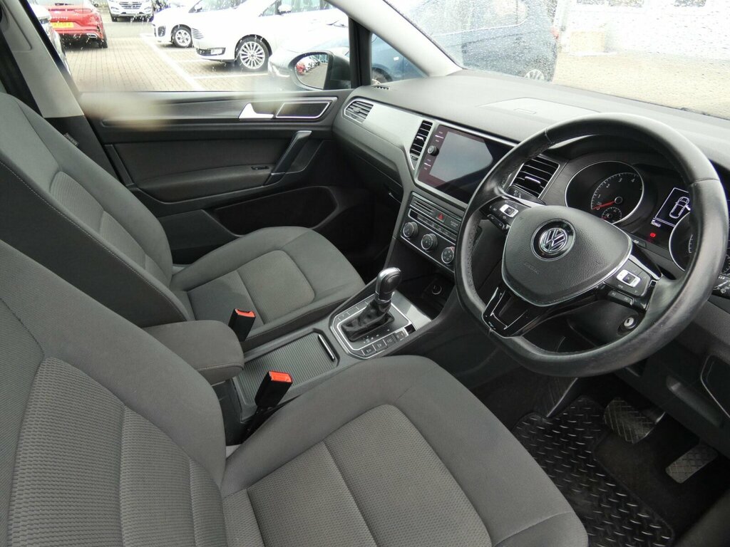 Volkswagen Golf SV Golf Sv S Tsi Red #21
