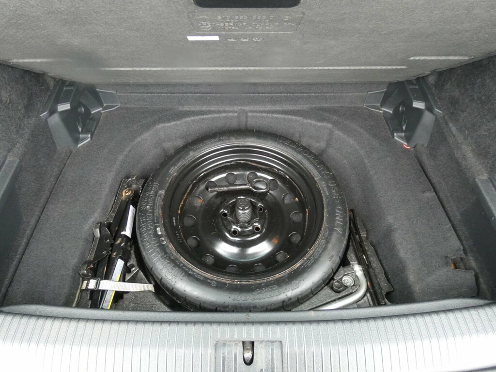 Volkswagen Golf SV Golf Sv S Tsi Red #19