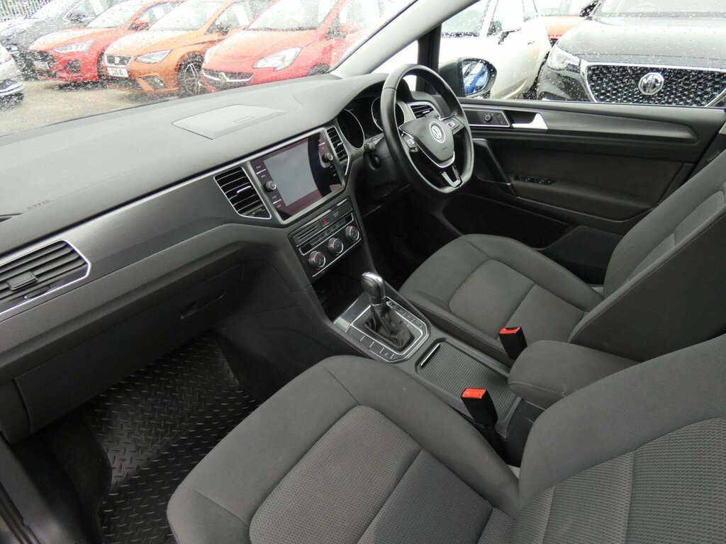 Volkswagen Golf SV Golf Sv S Tsi Red #10