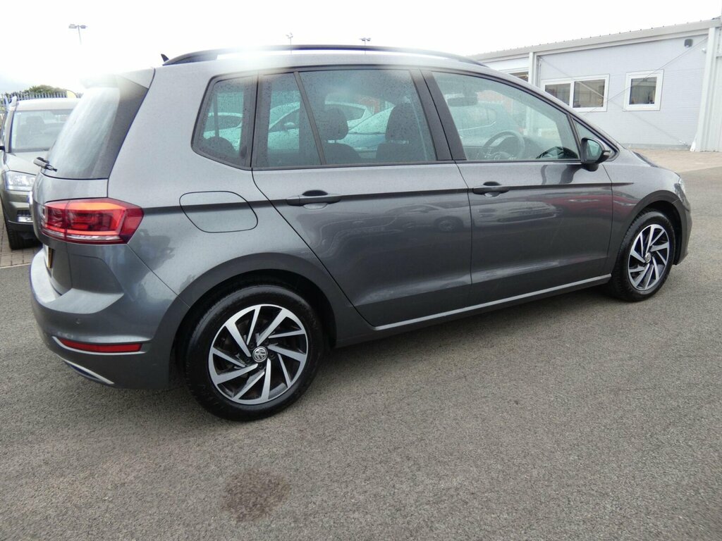 Volkswagen Golf SV Golf Sv S Tsi Red #16