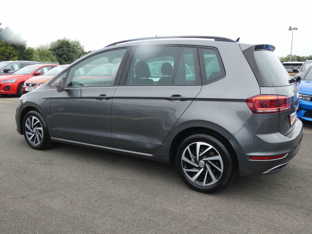 Volkswagen Golf SV Golf Sv S Tsi Red #15