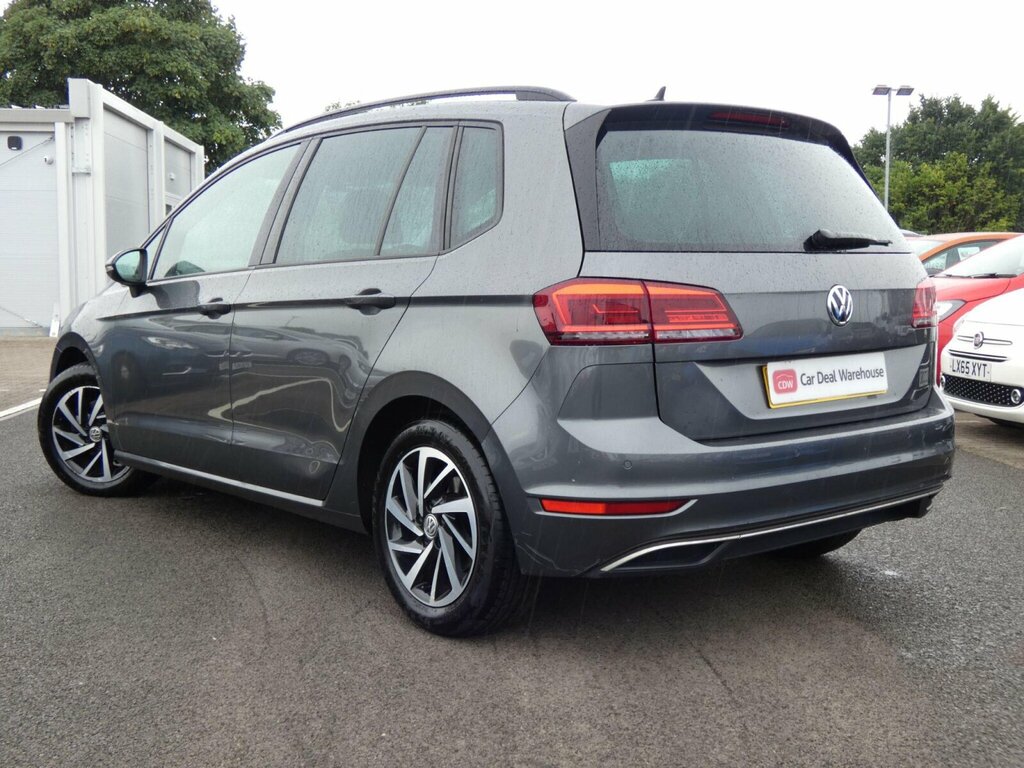 Volkswagen Golf SV Golf Sv S Tsi Red #39