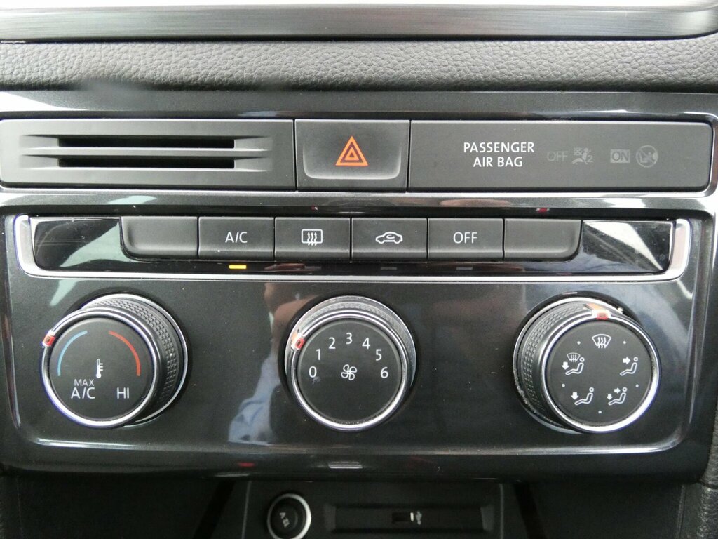 Volkswagen Golf SV Golf Sv S Tsi Red #33