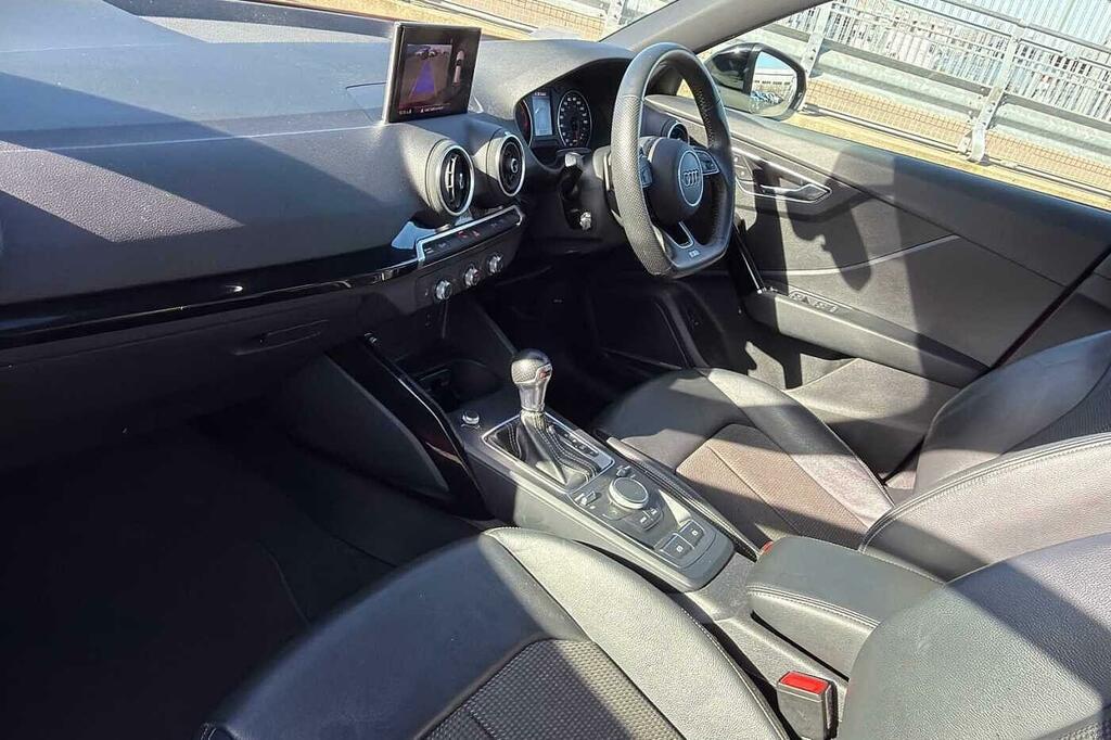 Audi Q2 Black Edition 35 Tfsi 150 Ps S Tronic Red #2