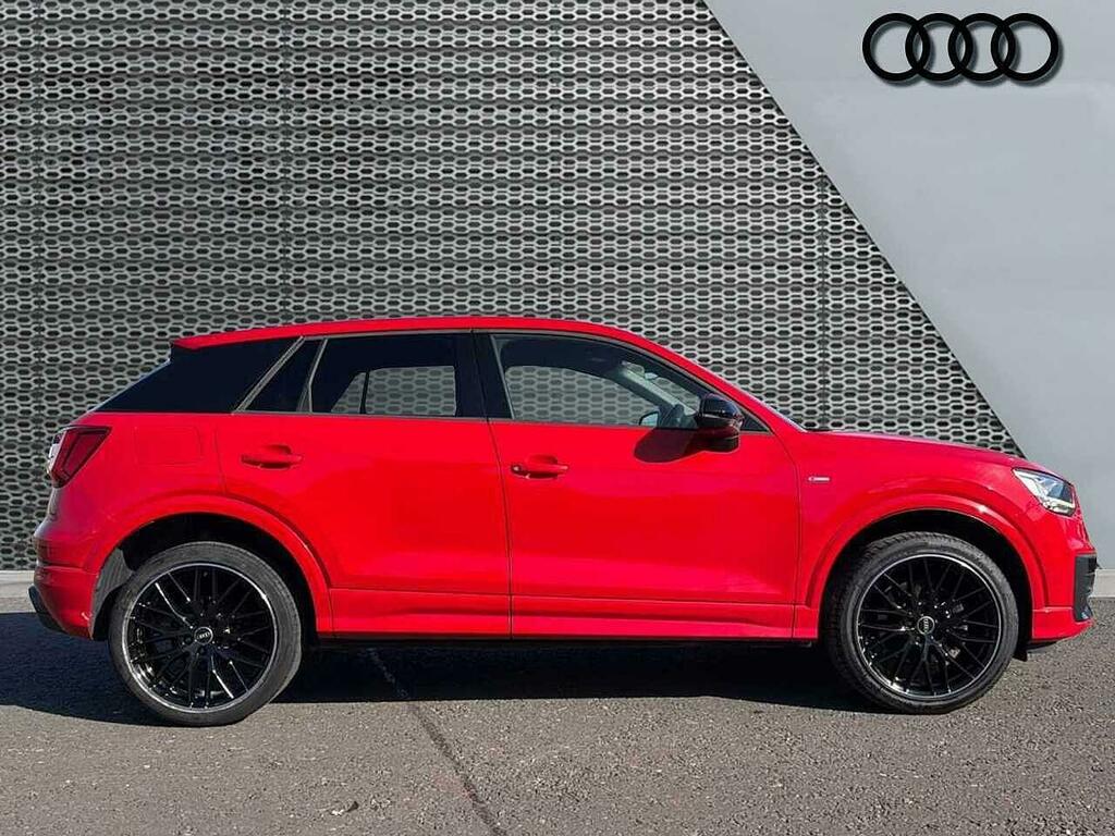 Audi Q2 Black Edition 35 Tfsi 150 Ps S Tronic Red #4