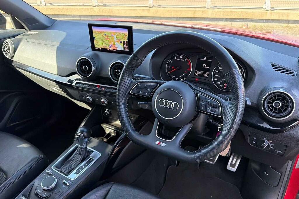 Audi Q2 Black Edition 35 Tfsi 150 Ps S Tronic Red #6