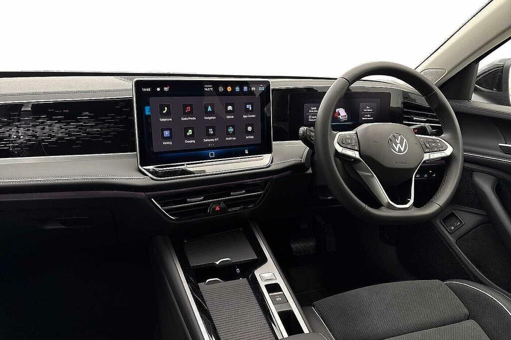 Volkswagen Passat Elegance 1.5 Tsi Ehybrid 204 Ps 6-Speed Dsg Black #2
