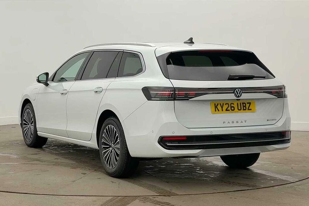Volkswagen Passat 1.5 Tsi Ehybrid Elegance Dsg White #3