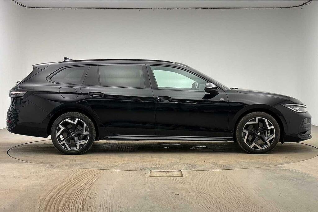 Volkswagen Passat 1.5 Tsi Ehybrid 272 R-line Dsg Black #4