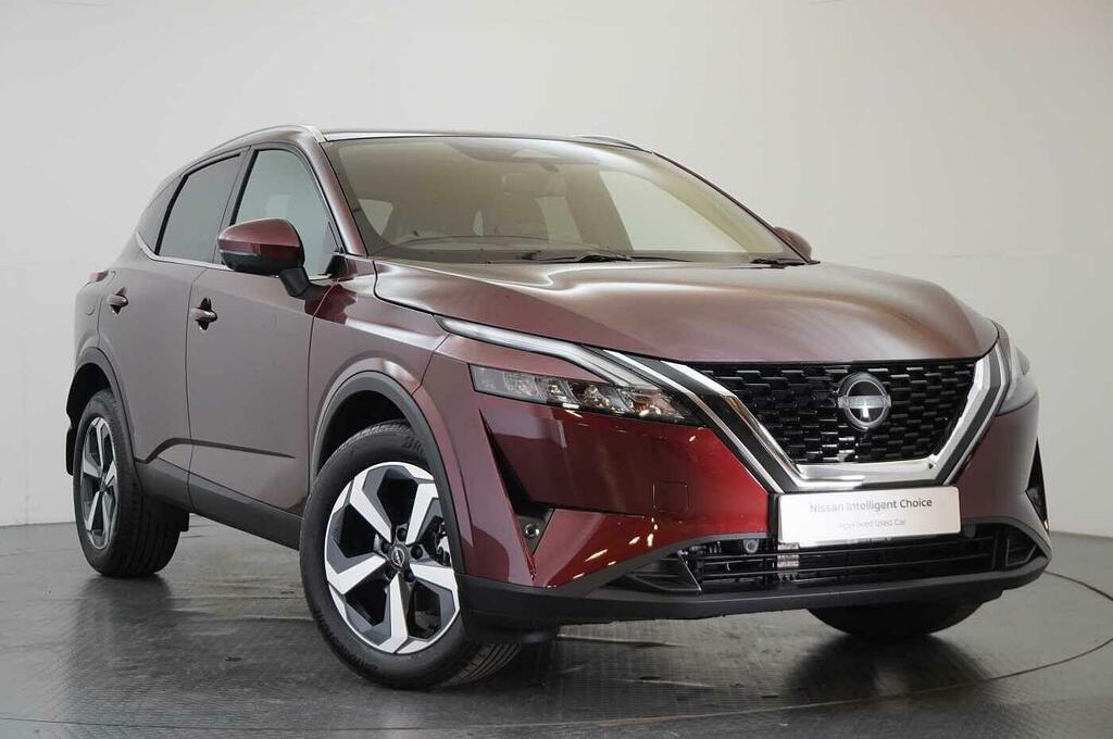 Nissan Qashqai 1.3 Dig-t Mh 140 N-connecta With Glass Roof Sat Red