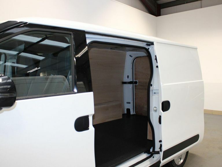 Maxus eDeliver 5 64Kwh Panel Van 6Dr L1 163 Ps White #4