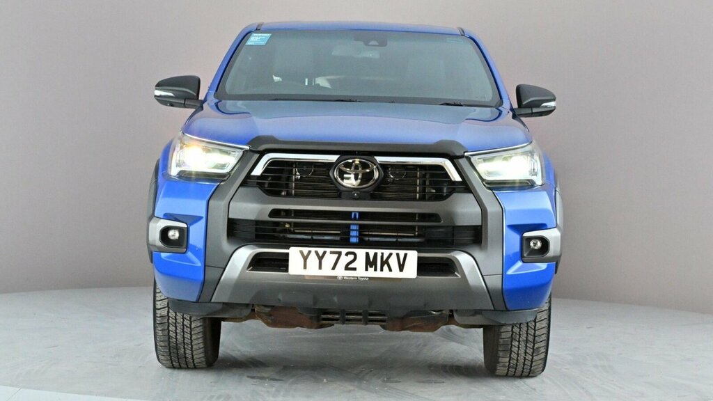 Toyota HILUX 2.8 D-4d Invincible X 4Wd Euro 6 Ss YY72MKV Blue #2