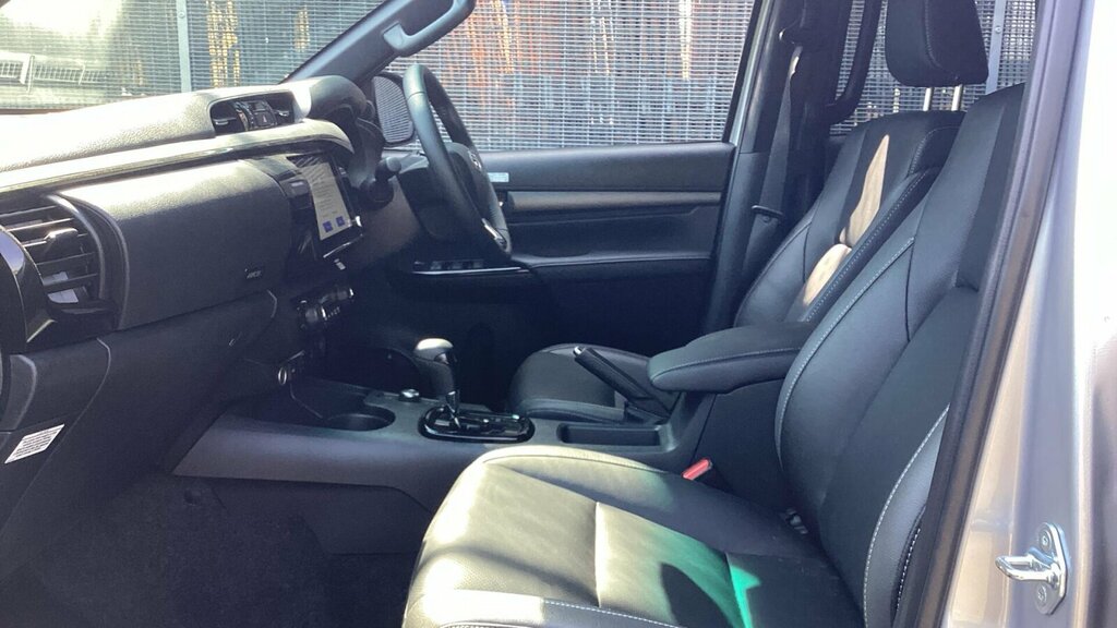 Toyota HILUX 2.8 D-4d-h Invincible X 4Wd Euro 6 Silver #5